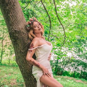 Model - AngeliqueNoir boobs