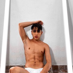 Model - Taylor Cameron bigcock