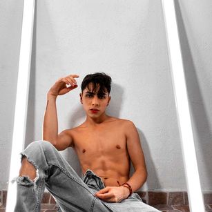 Model - Taylor Cameron anal