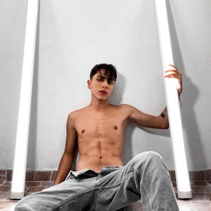 Model - Taylor Cameron slave