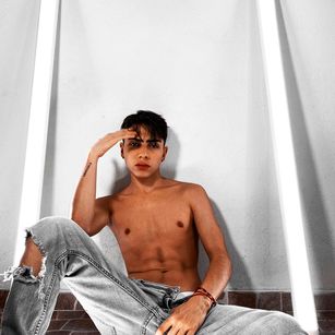 Model - Taylor Cameron sex