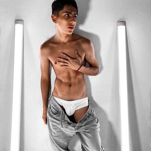 Model - Taylor Cameron bigcock