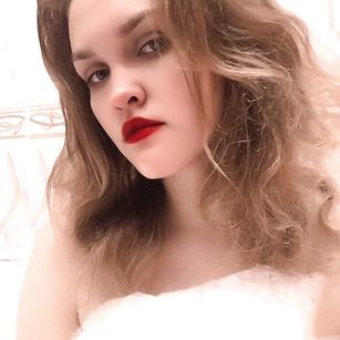 Model - RileySins brunette