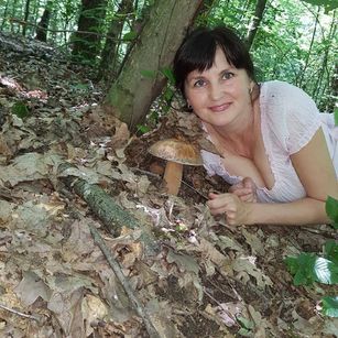 Model - Soo Sweet brunette