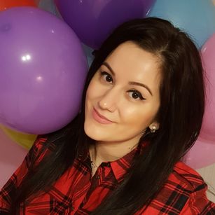 Model - MonaCherie shavedpussy