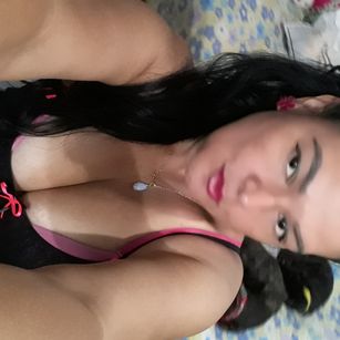 Model - roxanna disfraces