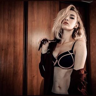 Model - Dolores Sun ass