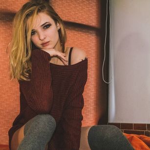 Model - Dolores Sun girl