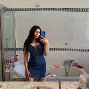 Model - Emily Black english