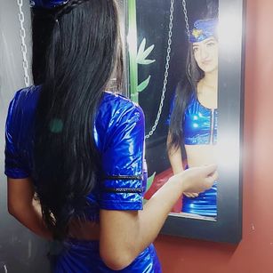 Model - kaily_pinkd petite