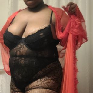 Model - Demi Faye shoes