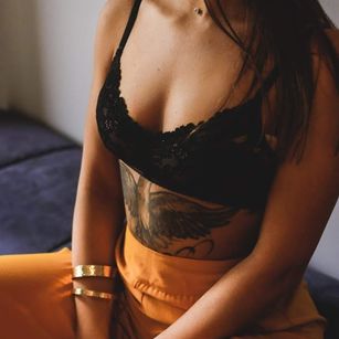 Model - CassyLess striptease