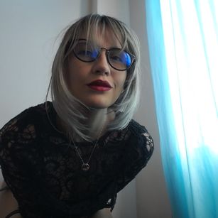 Model - AvyRose petite