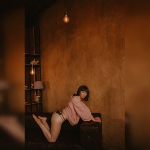 Model - GoodGlamorGirl striptease