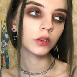 Model - Alisa Kiss bi