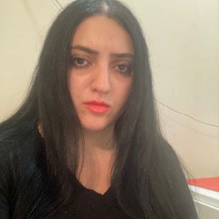 Model - AmiraDesalted dildo