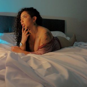 Model - Charlotte spit