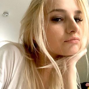 Model - Yuliya dildo