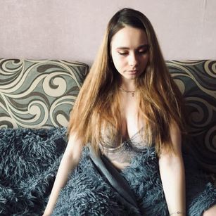 Model - Roxy redhead