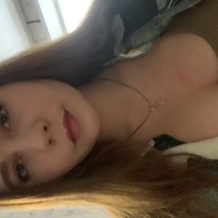 Model - Roxy redhead