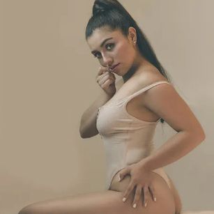 Model - Melissa Evans orgasm