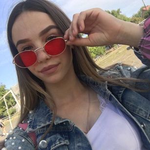 Model - Kristy tease