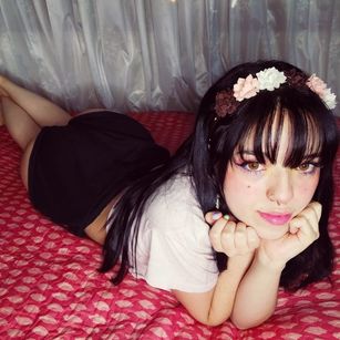 Model - Bella Montenegro submissive