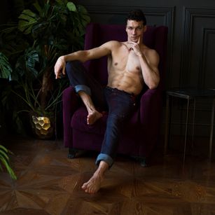 Model - Dirty Pothos ass