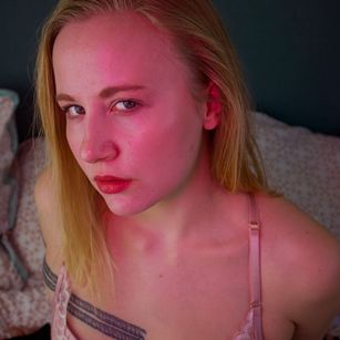 Model - Marie Hardon gfe