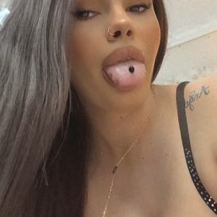 Model - MelissaDeville stockings