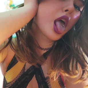 Model - Donttellurwife attractive