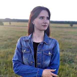 Model - MaroonMandy feet