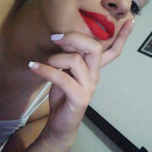 Model - Luna Lauder squirt