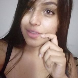 Model - Luna Lauder curves