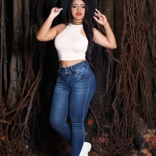 Model - Luna Lauder curvas