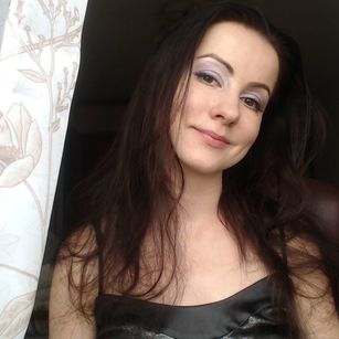 Model - Mia Vagi crazy