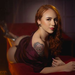 Model - Hanna Angel footjob