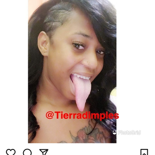 Model - TierraDimples feet