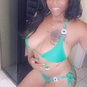 Model - TierraDimples longtongue