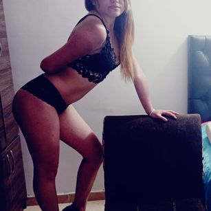 Model - Lidia Di atm