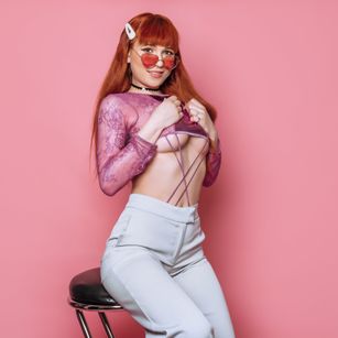 Model - Estelle striptease