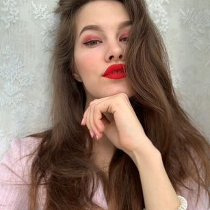 Model - Alina Hot stockings