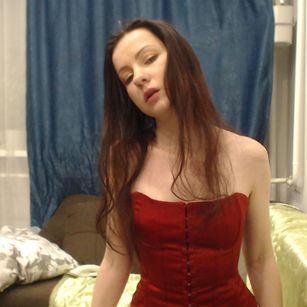 Model - Mia Vagi brunette