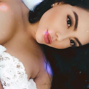 Model - Mariana bigass