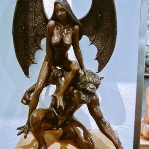 Model - The Erotic Priestess mindfuck