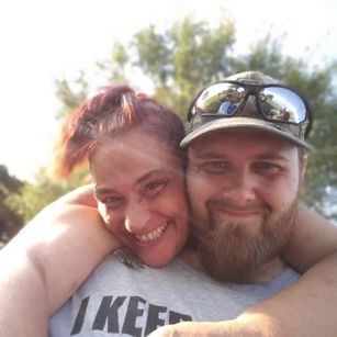 Model - RichardampCassandra eating