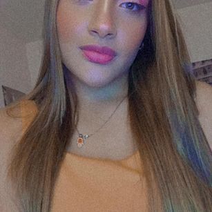 Model - Luna Evans brunette