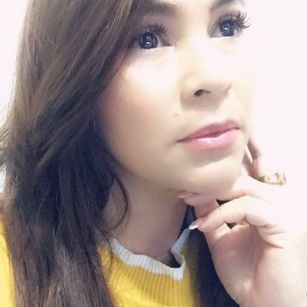 Model - NathalyR41 drink