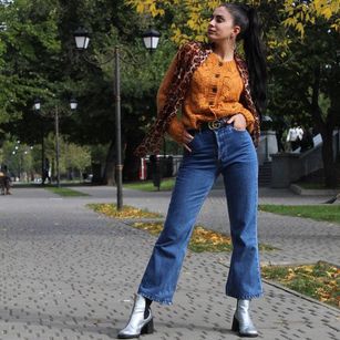 Model - Nika sociable