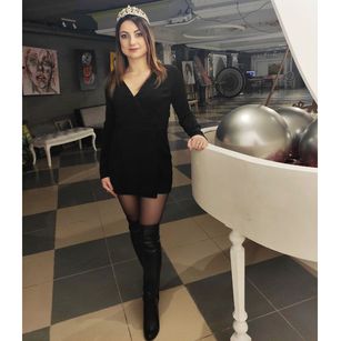 Model - Alexis smart